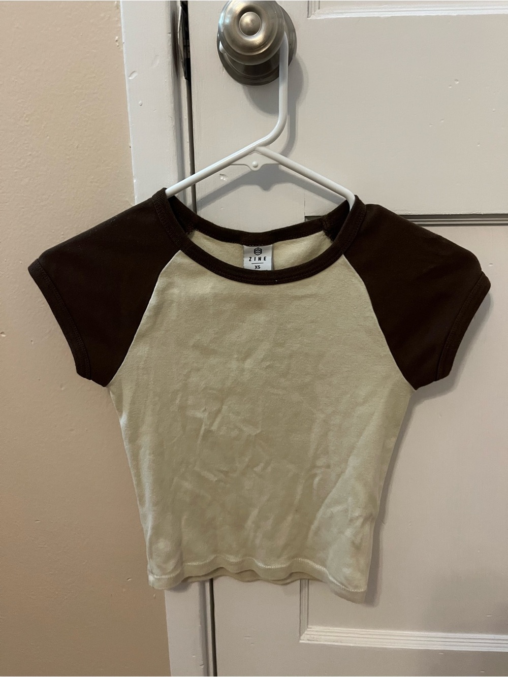Zine Clothing Women’s Short Sleeve Raglan Tee in Cream & Brown